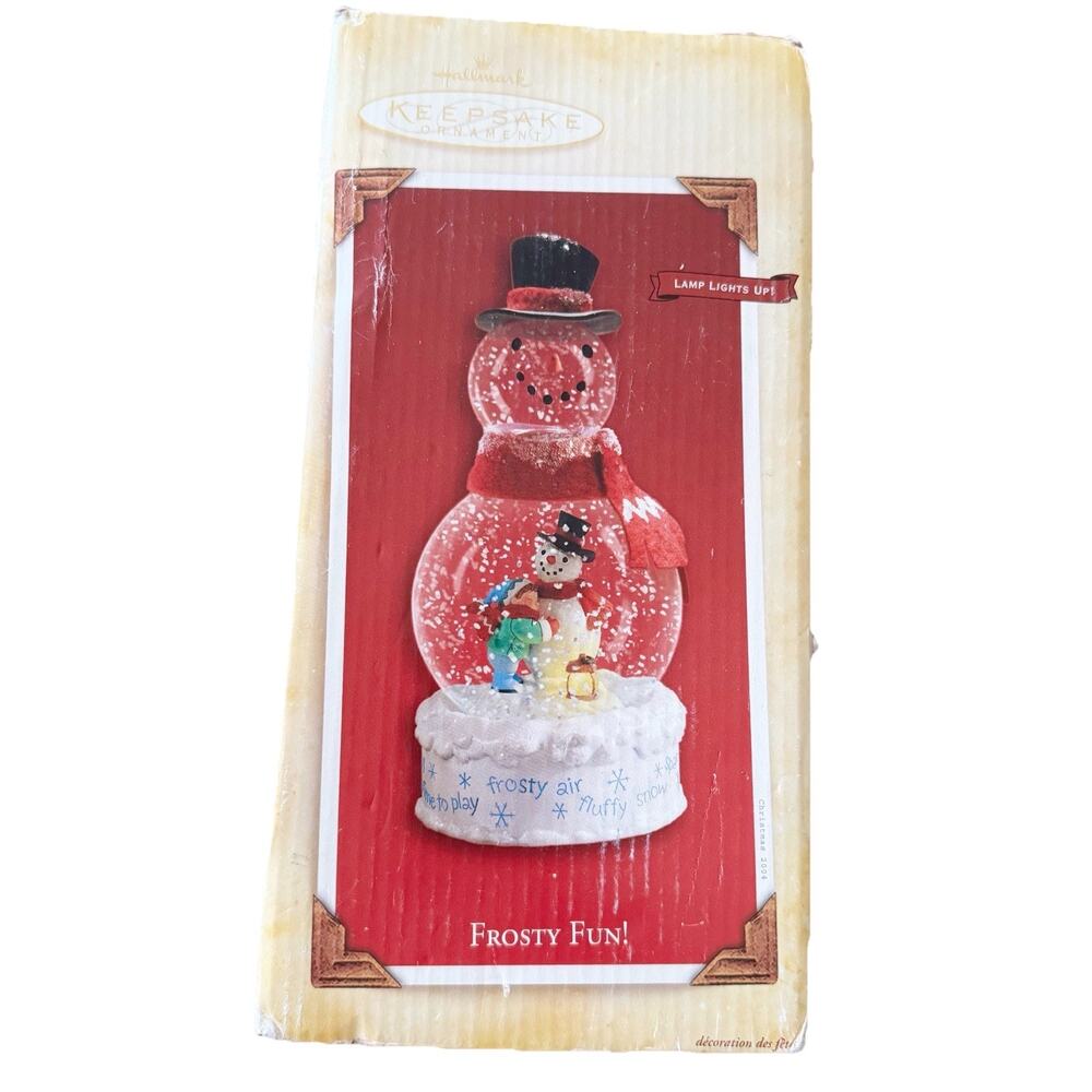 2004‎ Hallmark Keepsake Ornament Frosty Fun Light Up Snow Globe W/box